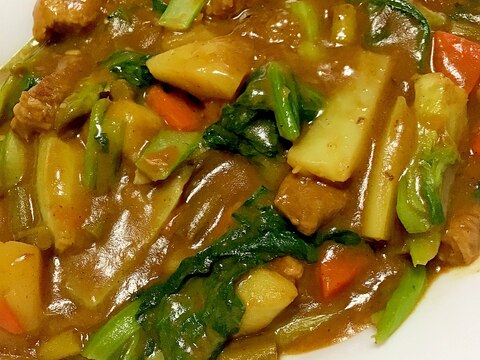 小松菜と春キャベツと根菜のポークカレー。